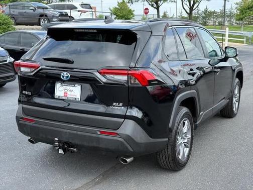 2022 Toyota RAV4 Hybrid XLE