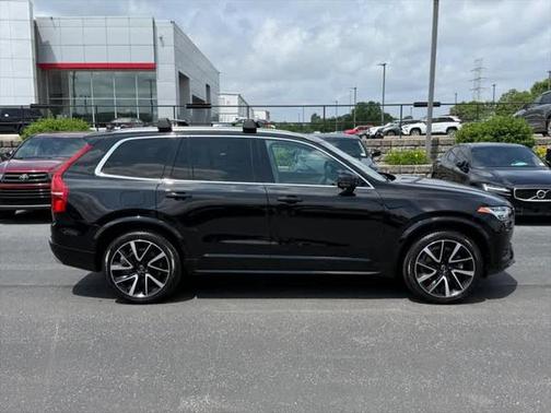 2021 Volvo XC90 T6 Momentum