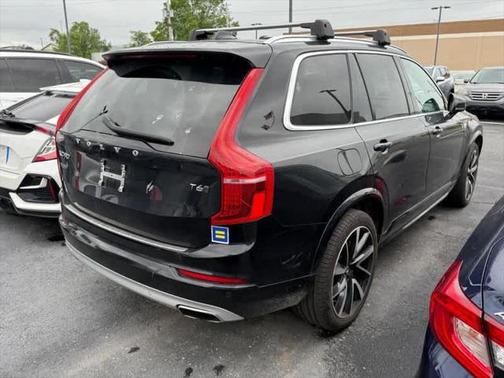 2021 Volvo XC90 T6 Momentum