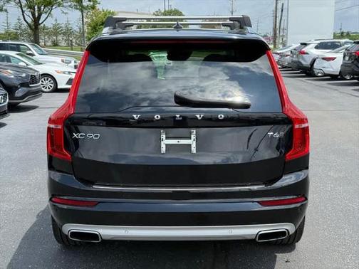 2021 Volvo XC90 T6 Momentum