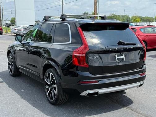 2021 Volvo XC90 T6 Momentum