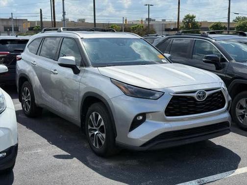 2022 Toyota Highlander Hybrid XLE