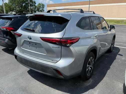 2022 Toyota Highlander Hybrid XLE