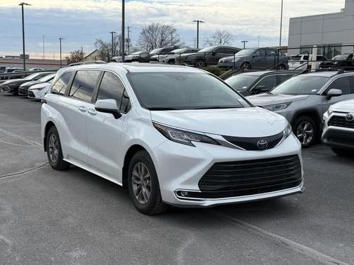 2023 Toyota Sienna XLE