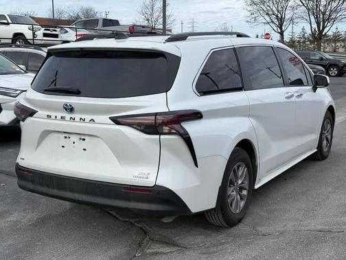 2023 Toyota Sienna XLE