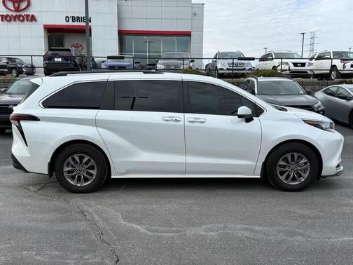2023 Toyota Sienna XLE