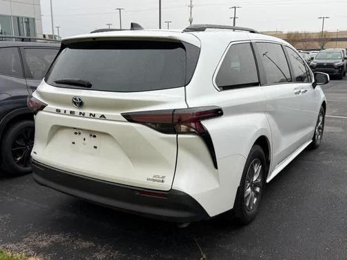 2023 Toyota Sienna XLE