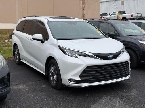 2023 Toyota Sienna XLE