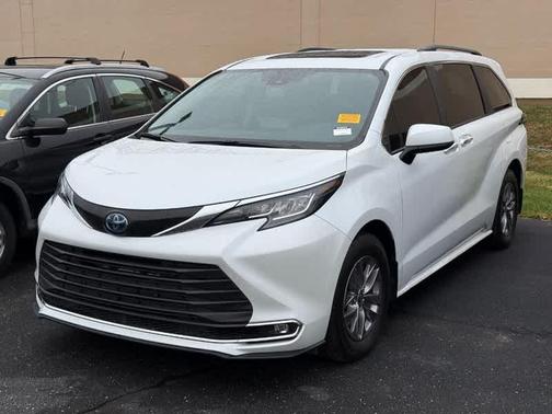 2023 Toyota Sienna XLE