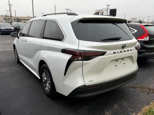 2023 Toyota Sienna XLE