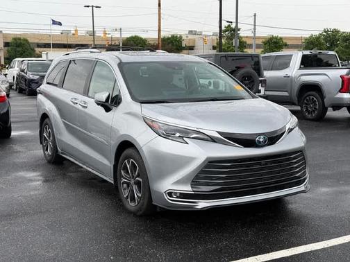 Celestial Silver Metallic 2025 Toyota Sienna Platinum
