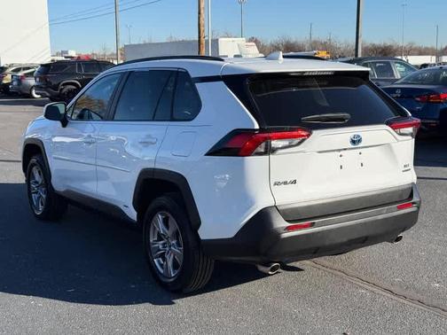 2022 Toyota RAV4 Hybrid XLE