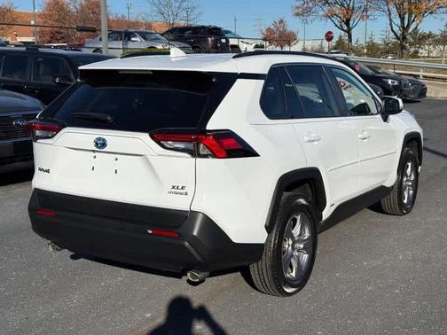 2022 Toyota RAV4 Hybrid XLE