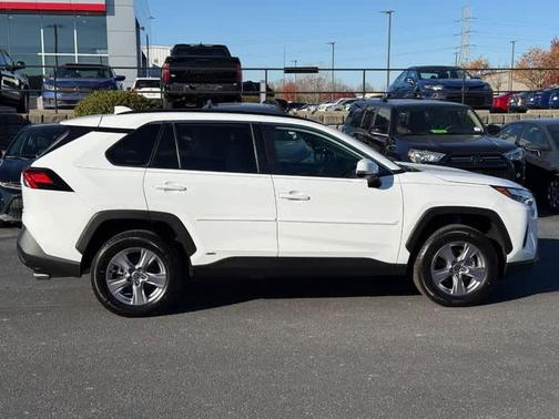 2022 Toyota RAV4 Hybrid XLE