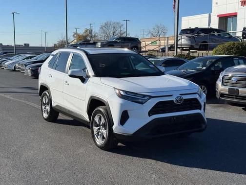 2022 Toyota RAV4 Hybrid XLE