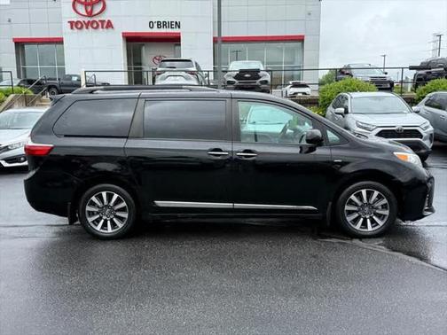2020 Toyota Sienna XLE