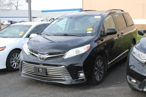 2020 Toyota Sienna XLE