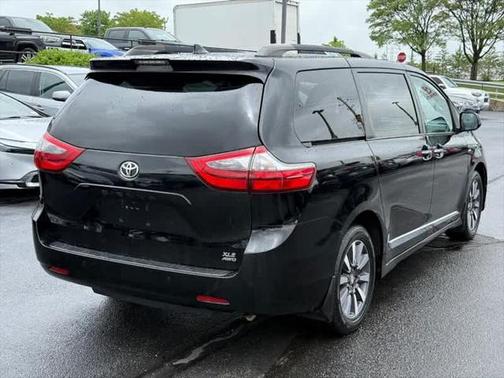 2020 Toyota Sienna XLE