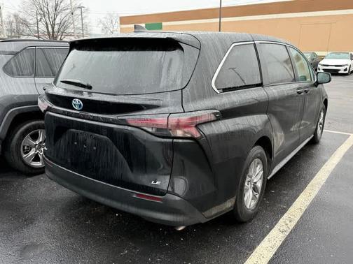 2025 Toyota Sienna LE