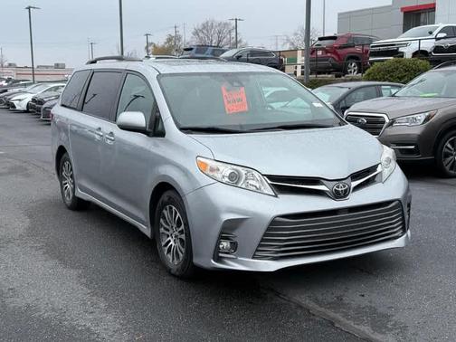2019 Toyota Sienna XLE