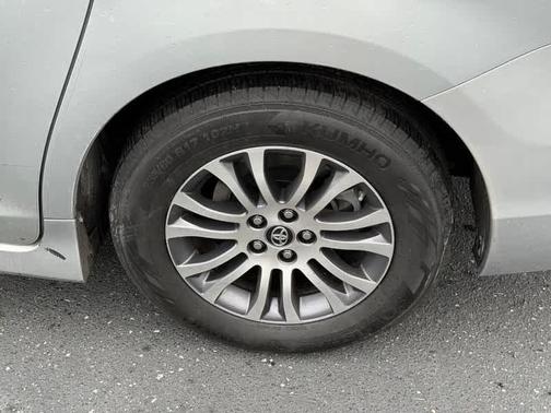 2019 Toyota Sienna XLE