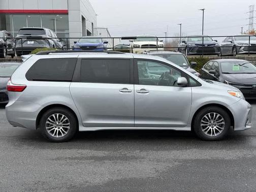2019 Toyota Sienna XLE