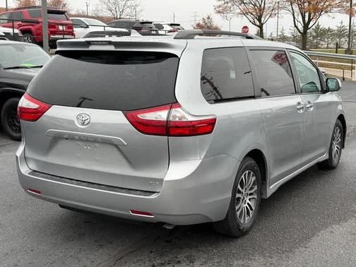 2019 Toyota Sienna XLE