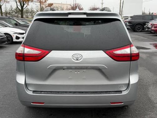 2019 Toyota Sienna XLE