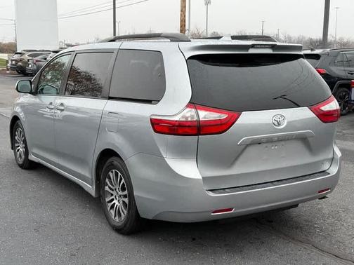2019 Toyota Sienna XLE