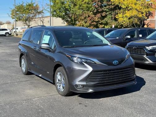 2025 Toyota Sienna XLE 7 Passenger