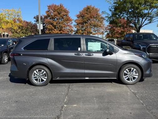 2025 Toyota Sienna XLE 7 Passenger