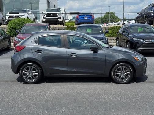 2020 Toyota Yaris Sedan LE