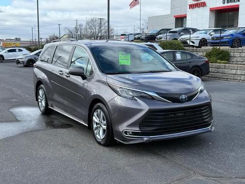 Predawn Gray Mica 2022 Toyota Sienna XLE