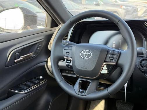 2025 Toyota Crown Signia XLE