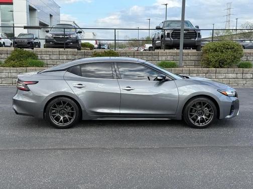 Gun Metallic 2021 Nissan Maxima 3.5 Platinum