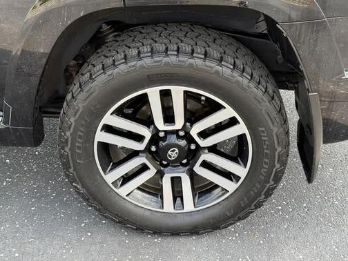 Midnight Black Metallic 2019 Toyota 4Runner Limited