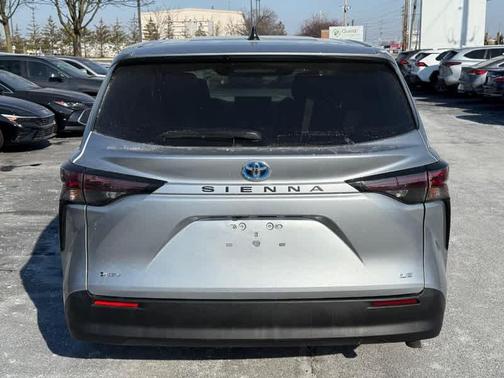 2025 Toyota Sienna LE