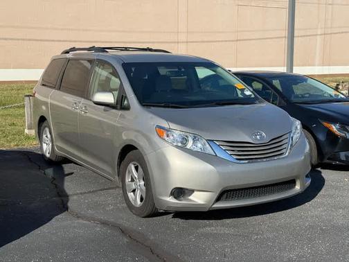 2015 Toyota Sienna LE