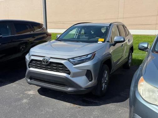 2022 Toyota RAV4 XLE