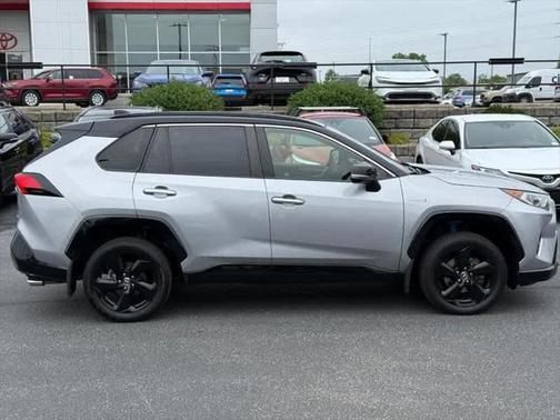 2020 Toyota RAV4 Hybrid SE