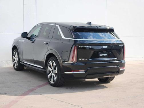 2025 Cadillac Escalade IQ Luxury 2