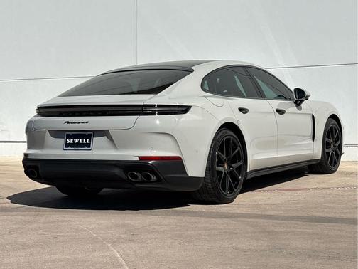 2024 Porsche Panamera 4