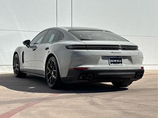 2024 Porsche Panamera 4