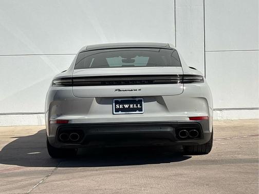 2024 Porsche Panamera 4
