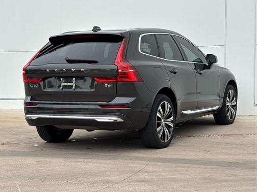 Platinum Grey Metallic 2022 Volvo XC60 B6 Inscription