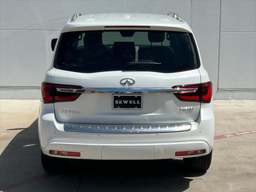 2022 INFINITI QX80 Luxe