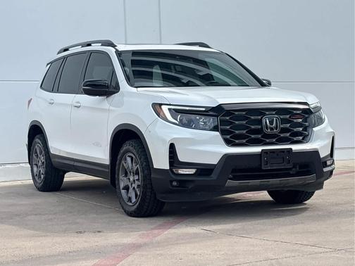 Platinum White Pearl 2024 Honda Passport AWD TrailSport