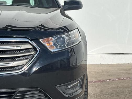 2018 Ford Taurus SEL