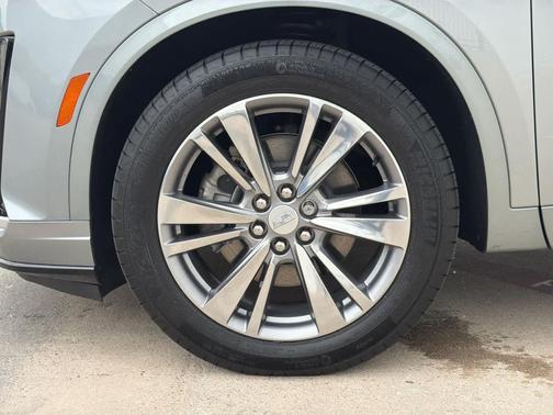 Argent Silver Metallic 2025 Cadillac XT6 Premium Luxury FWD