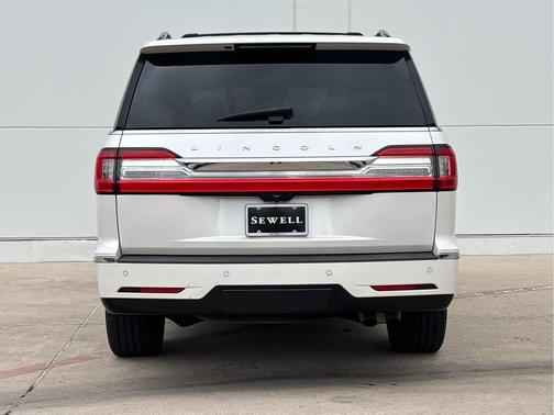 White Platinum Metallic Tri-Coat 2019 Lincoln Navigator Reserve